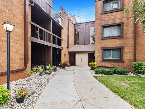 5200 S Tuckaway BOULEVARD, Unit 341, Greenfield, WI 53221