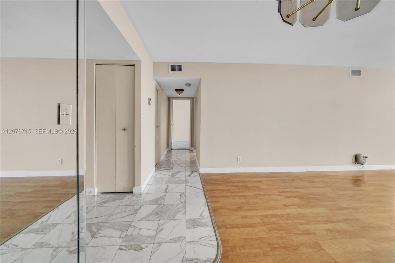 1000 Parkview Dr , Unit 925, Hallandale Beach, FL 33009 Photo