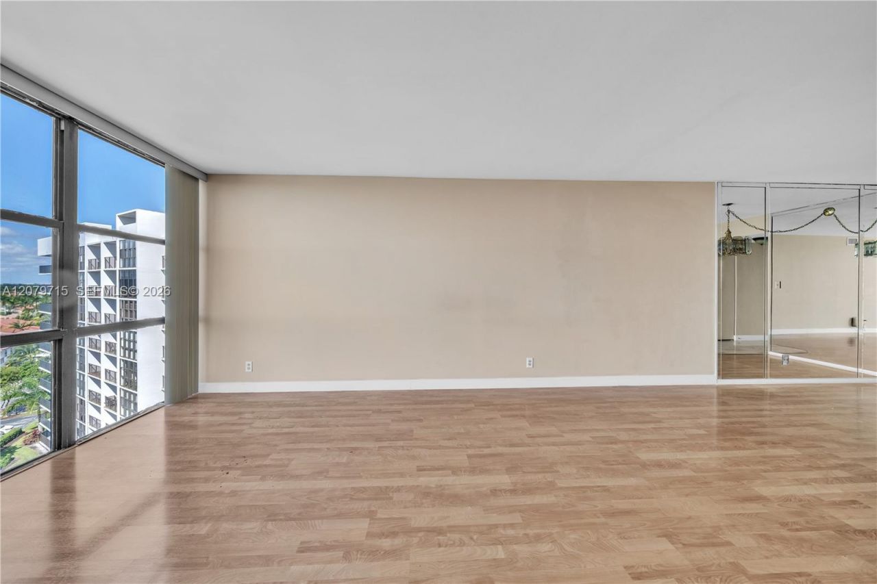 1000 Parkview Dr , Unit 925, Hallandale Beach, FL 33009 Photo