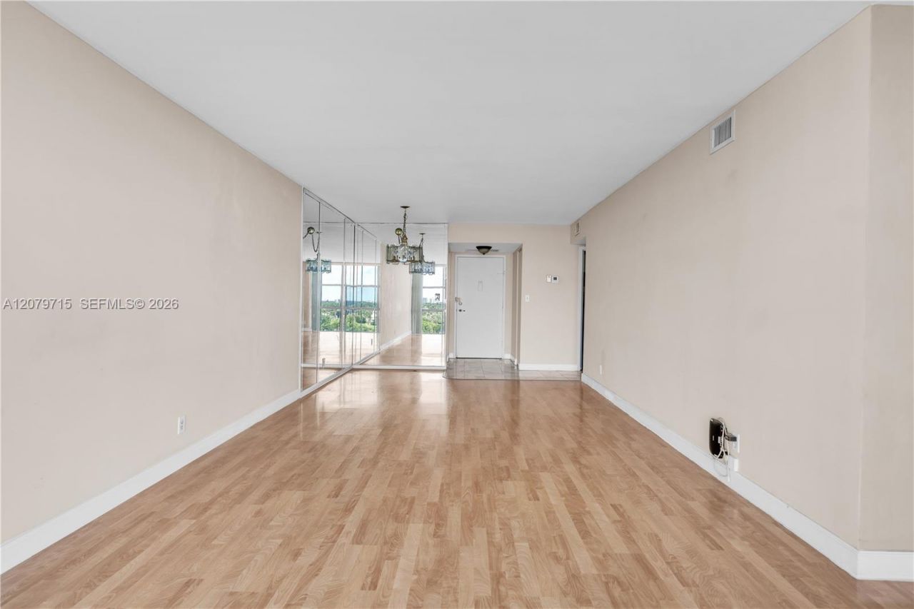 1000 Parkview Dr , Unit 925, Hallandale Beach, FL 33009 Photo