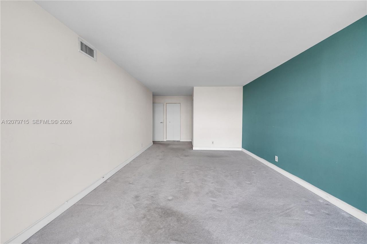 1000 Parkview Dr , Unit 925, Hallandale Beach, FL 33009 Photo