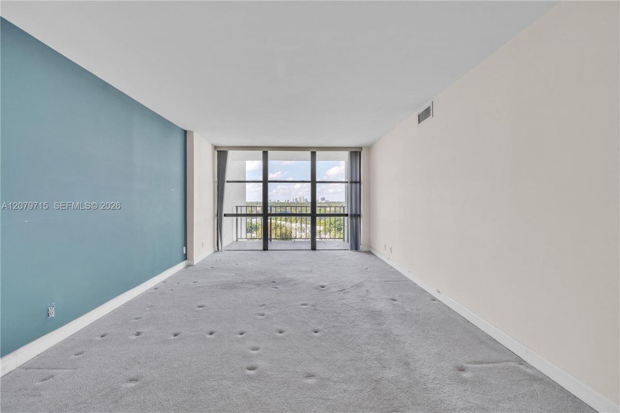 1000 Parkview Dr , Unit 925, Hallandale Beach, FL 33009 Photo