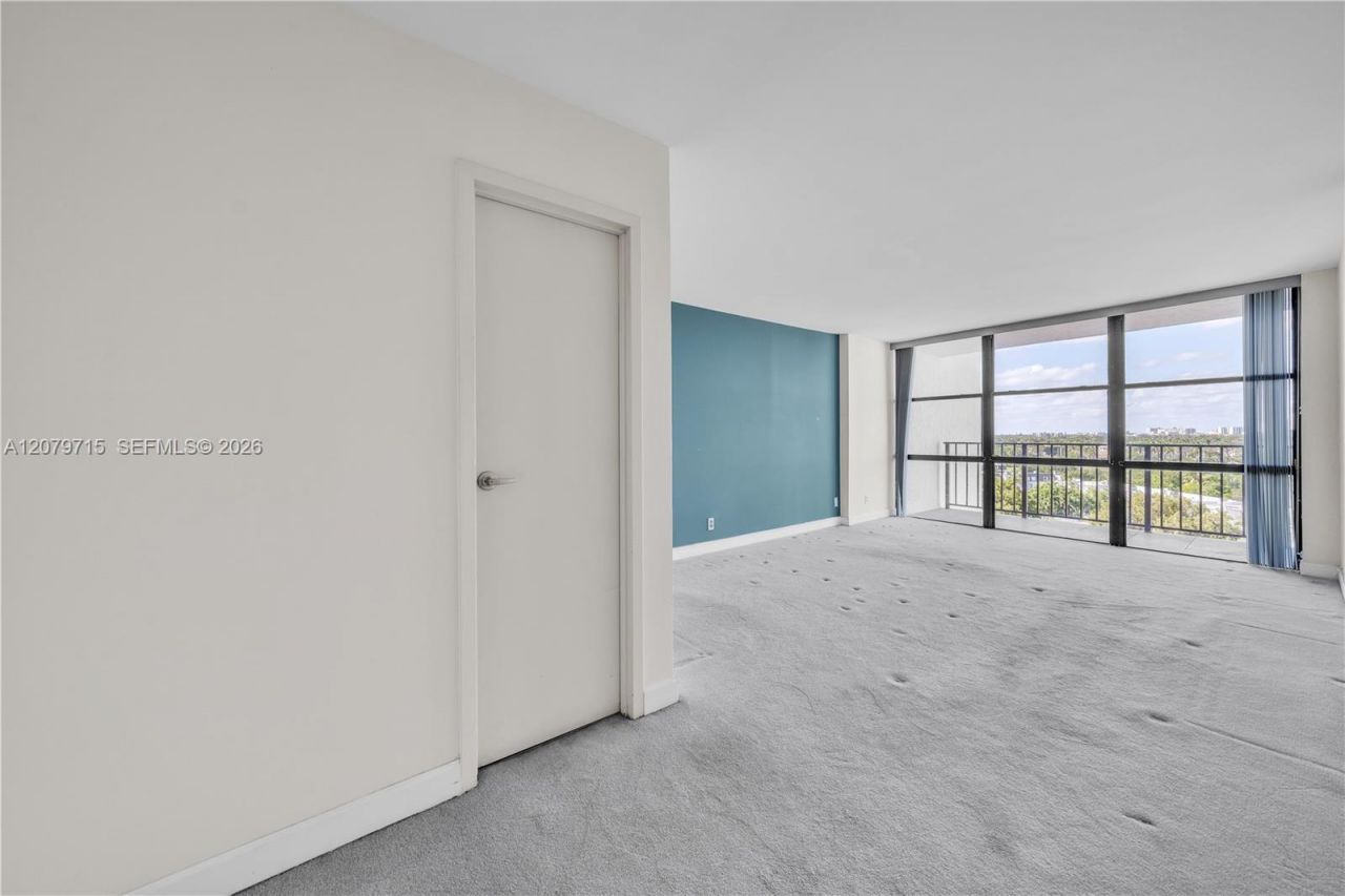 1000 Parkview Dr , Unit 925, Hallandale Beach, FL 33009 Photo