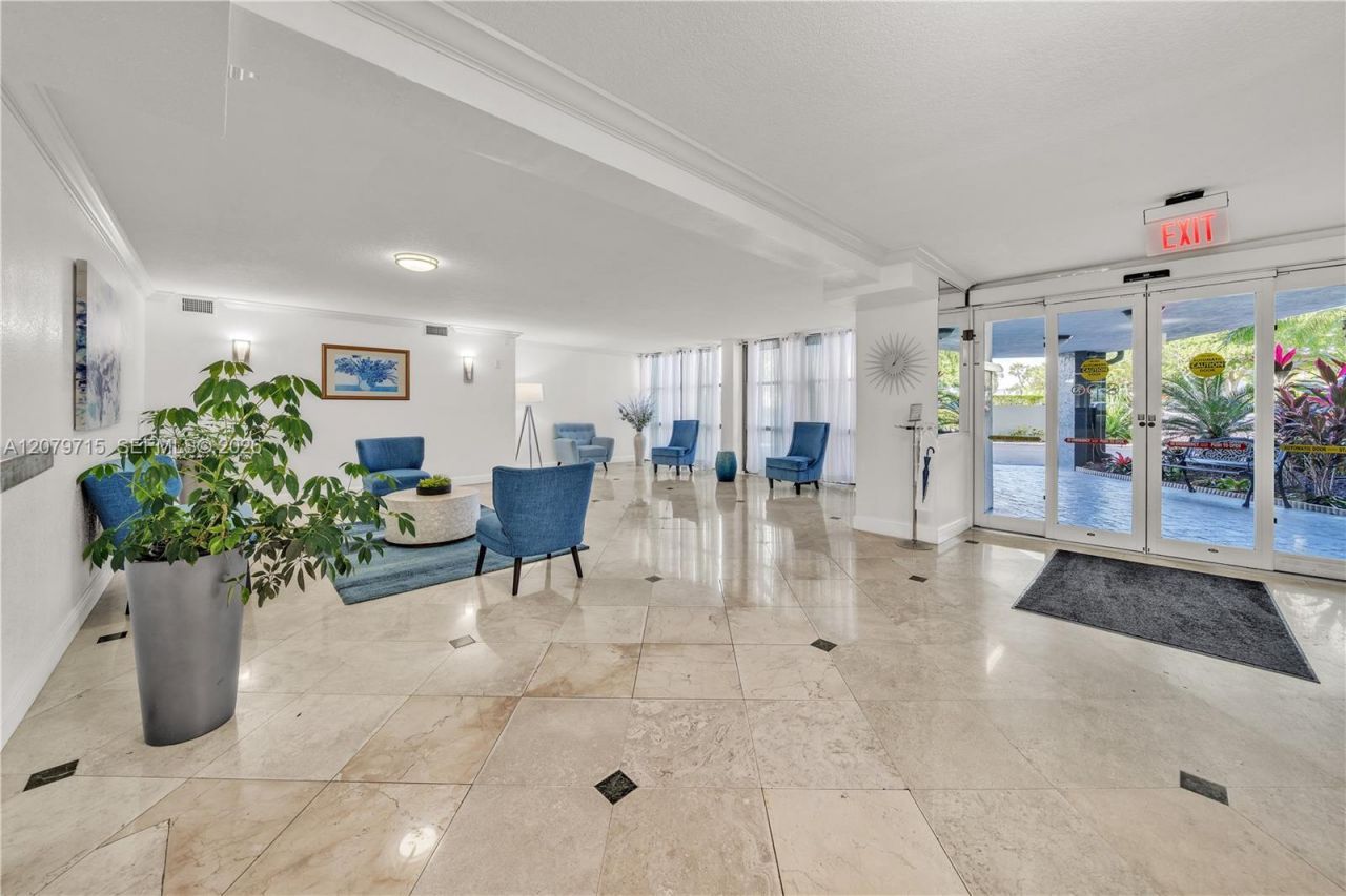 1000 Parkview Dr , Unit 925, Hallandale Beach, FL 33009 Photo