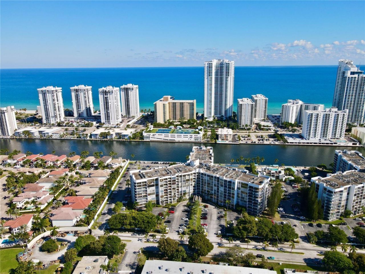1000 Parkview Dr , Unit 925, Hallandale Beach, FL 33009 Photo