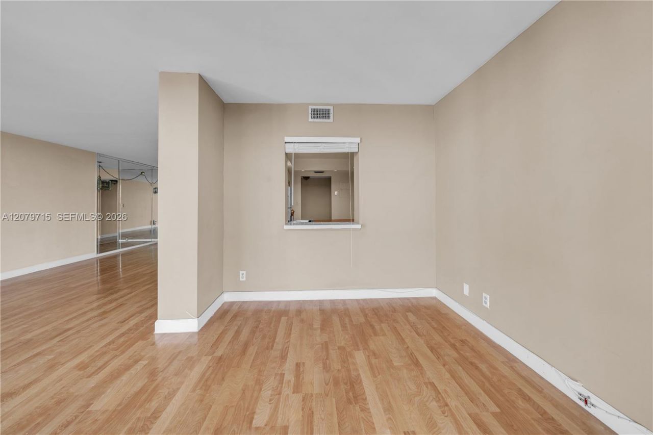 1000 Parkview Dr , Unit 925, Hallandale Beach, FL 33009 Photo