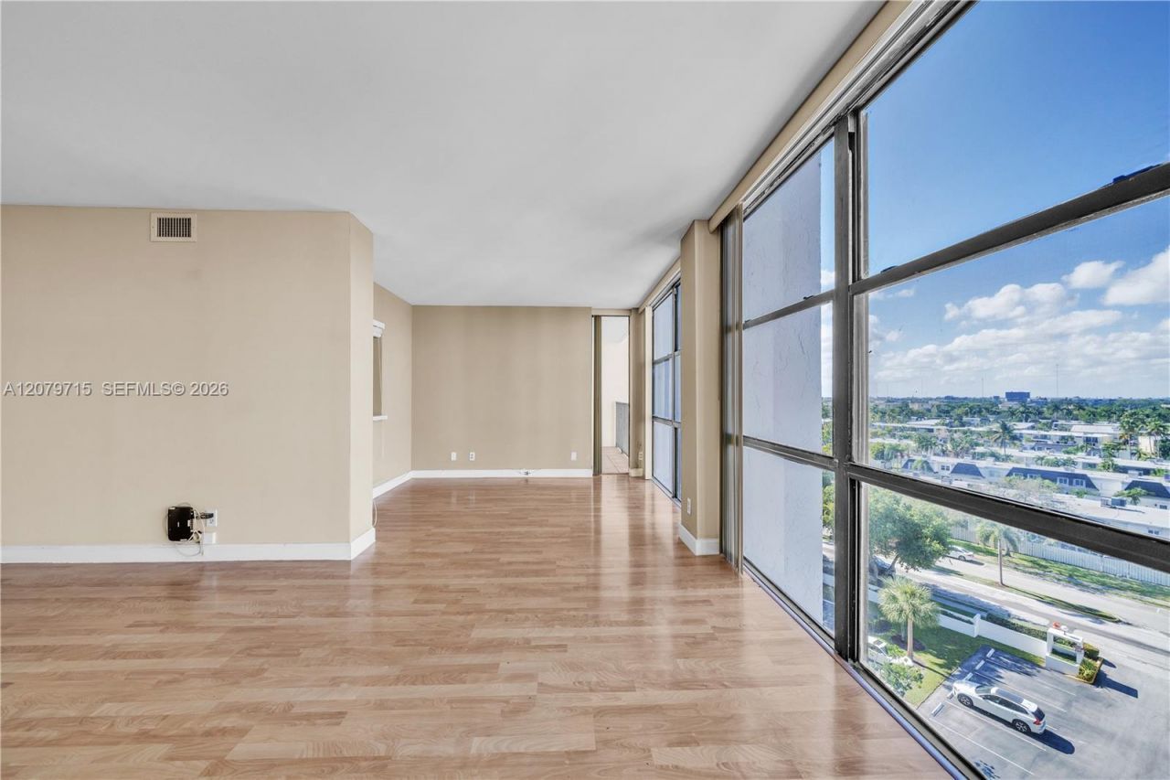 1000 Parkview Dr , Unit 925, Hallandale Beach, FL 33009 Photo