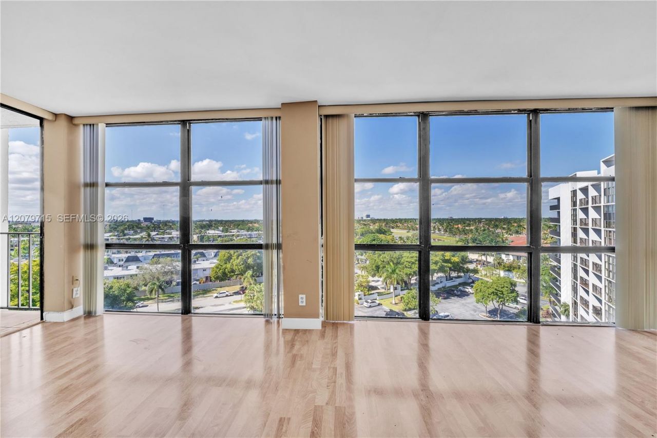1000 Parkview Dr , Unit 925, Hallandale Beach, FL 33009 Photo