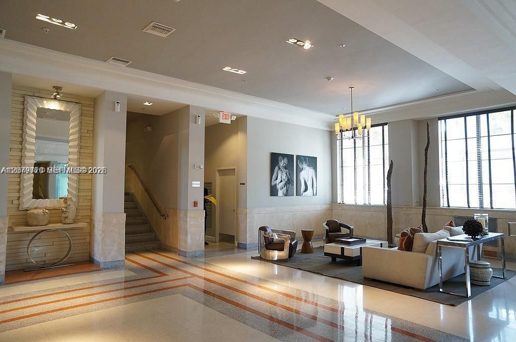 435 21st St, Unit 215, Miami Beach, FL 33139 Photo
