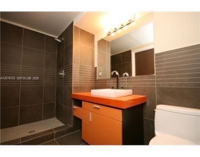 435 21st St, Unit 215, Miami Beach, FL 33139 Photo