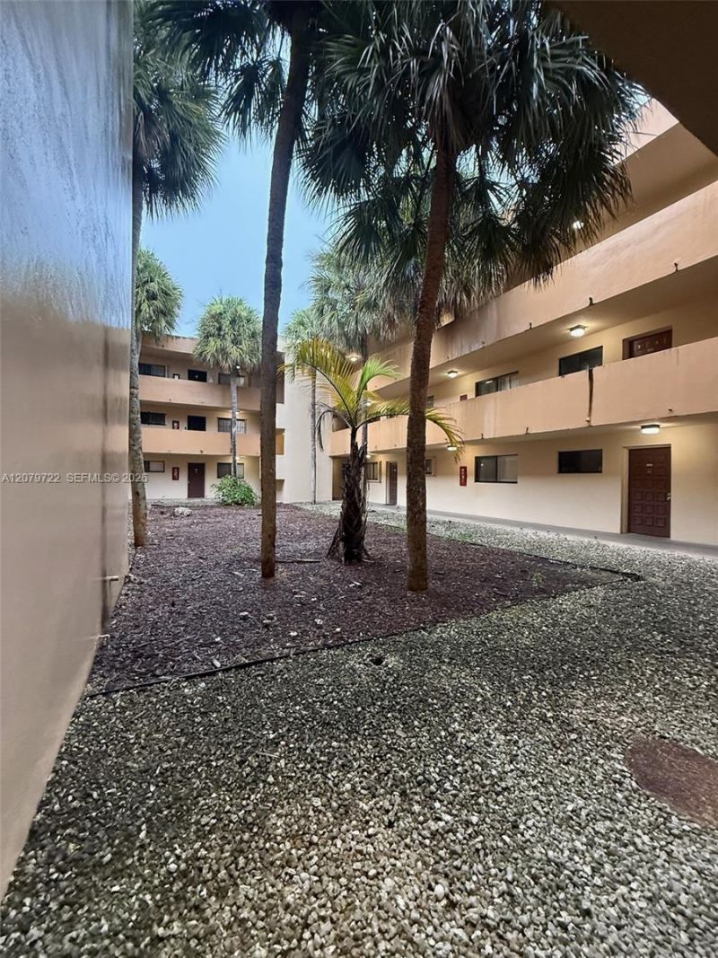 8415 SW 107th Ave , Unit 119W, Miami, FL 33173 Photo