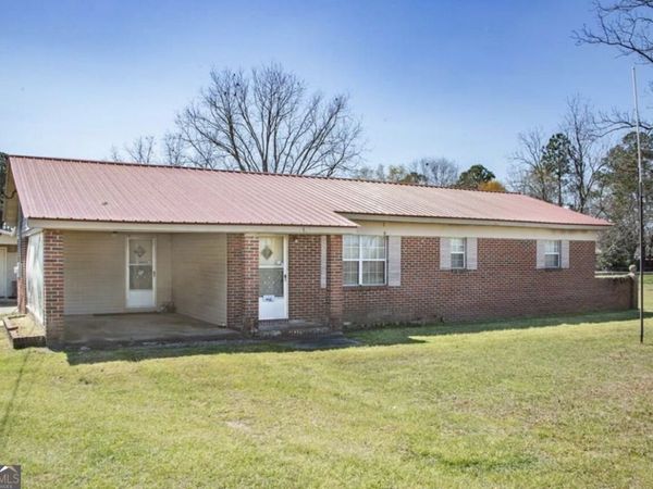2817 Cherokee St, Waycross, GA 31503