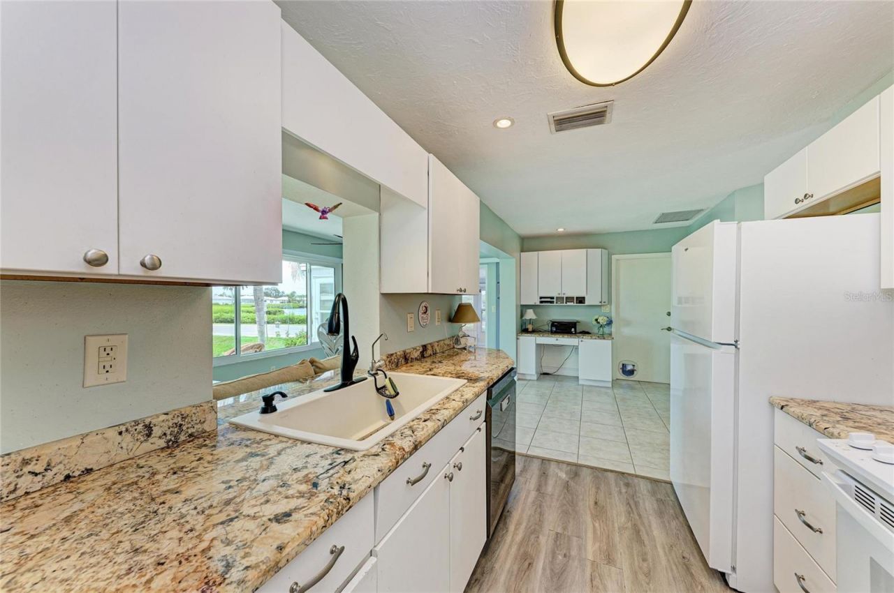 4006 Joyce Drive , Bradenton, FL 34208 Photo