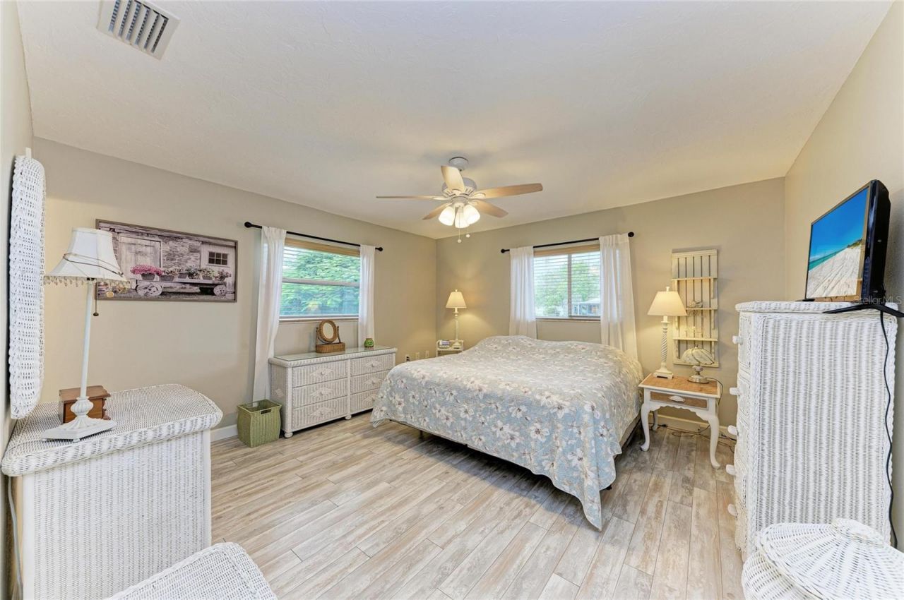 4006 Joyce Drive , Bradenton, FL 34208 Photo