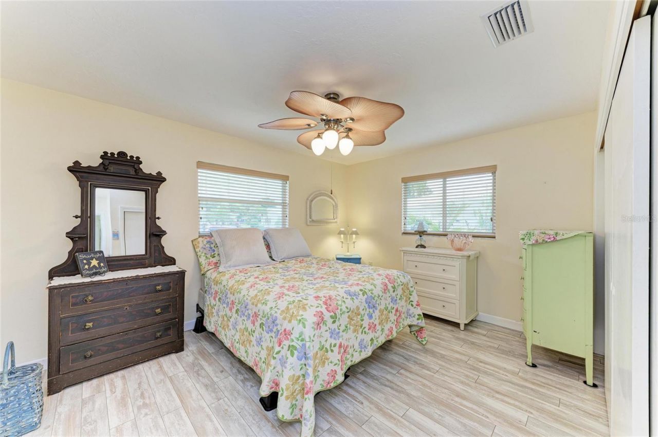 4006 Joyce Drive , Bradenton, FL 34208 Photo