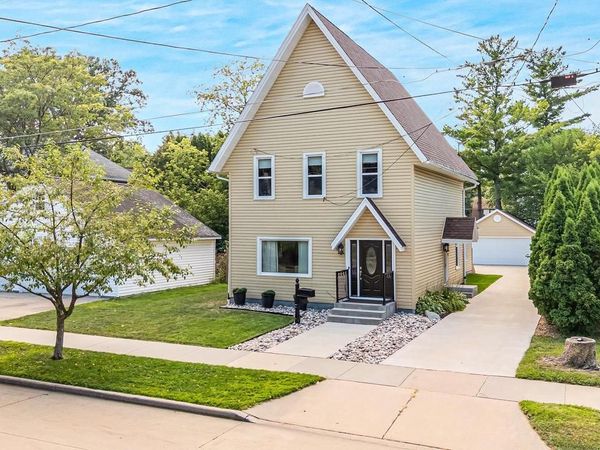 717 POWERS STREET, Oshkosh, WI 54901