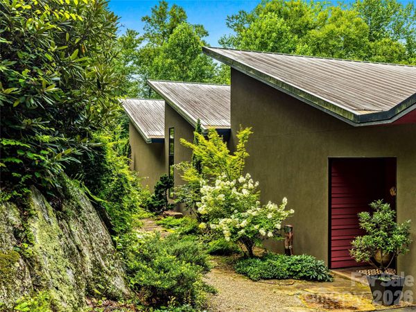 33 Robinson Creek Road, Asheville, NC 28803