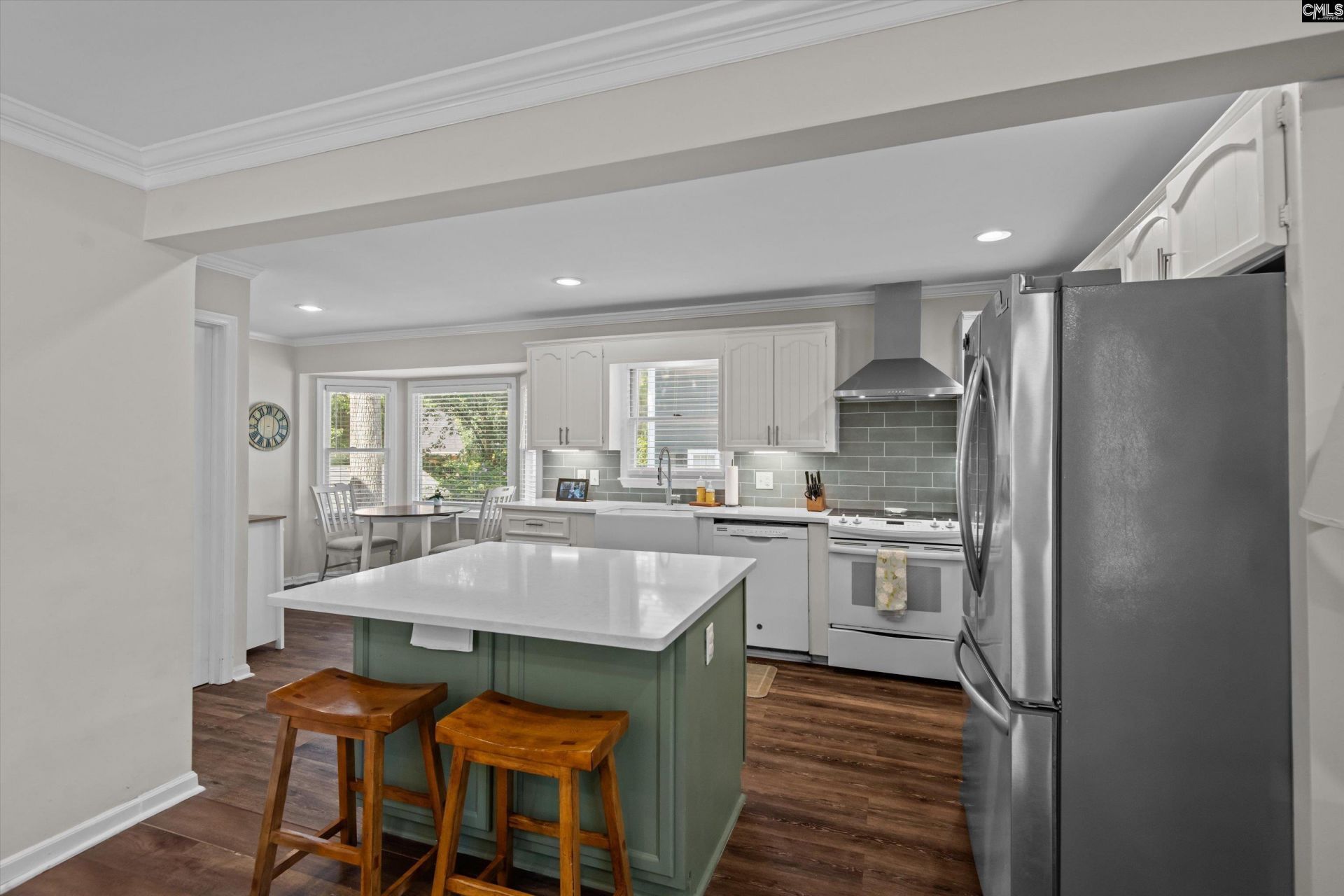 217 Rosebank Drive Photo 4