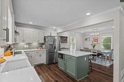 217 Rosebank Drive photo 4