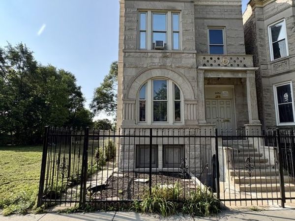 4051 W Monroe Street , Chicago, IL 60624
