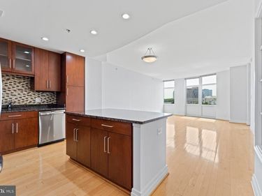 8220 CRESTWOOD HEIGHTS DRIVE , Unit 910, MCLEAN, VA 22102