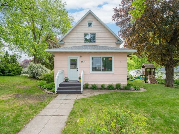303 Broadway , Hanska, MN 56041