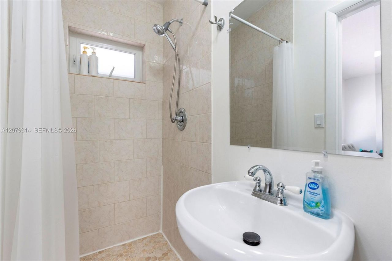 2465 Inagua Ave , Miami, FL 33133 Photo