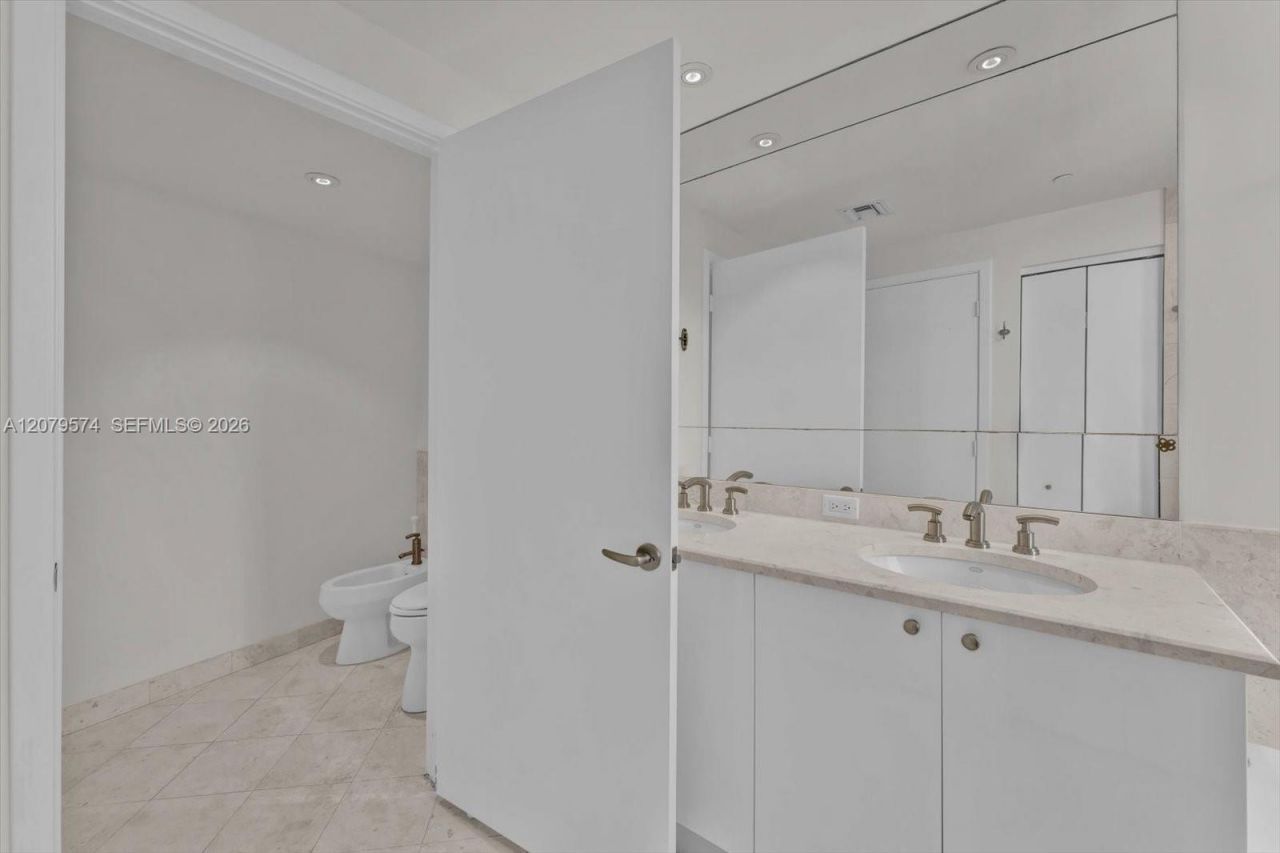 901 Brickell Key Blvd, Unit 609, Miami, FL 33131 Photo