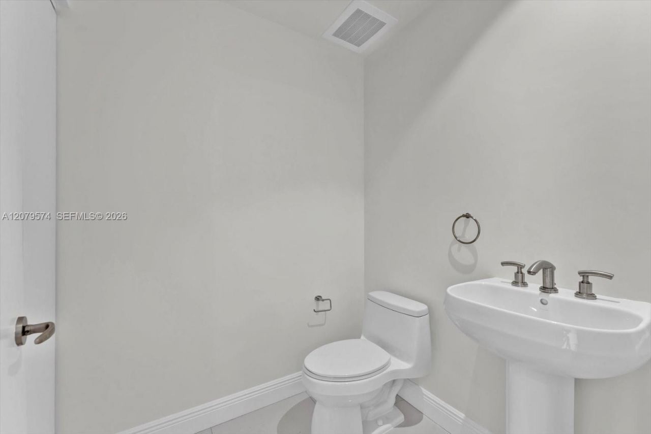 901 Brickell Key Blvd, Unit 609, Miami, FL 33131 Photo