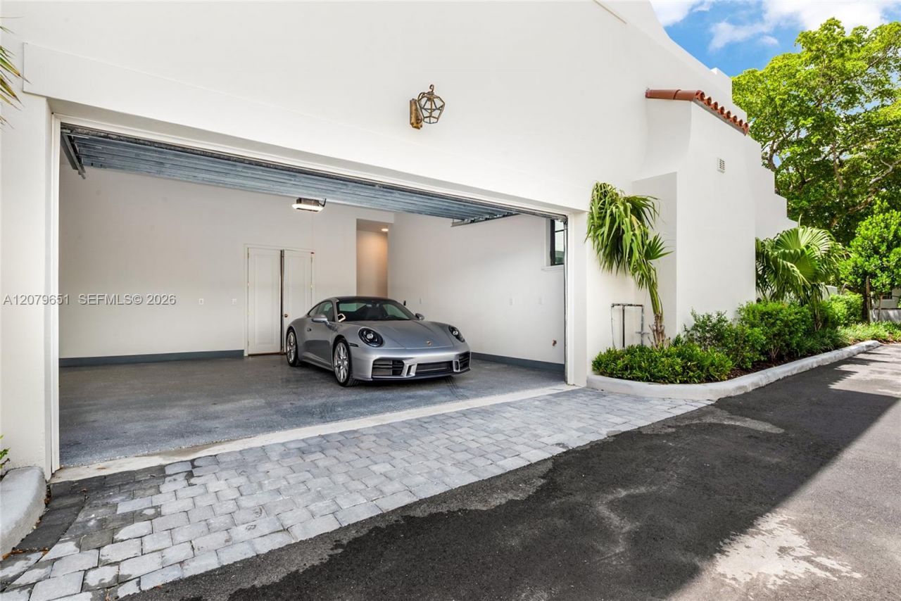 550 Malaga Ave, Unit Villa 1, Coral Gables, FL 33134 Photo