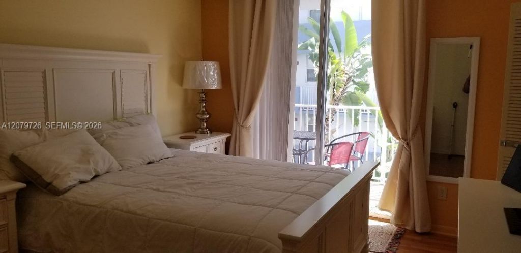 1801 S Treasure Dr , Unit 302, North Bay Village, FL 33141 Photo