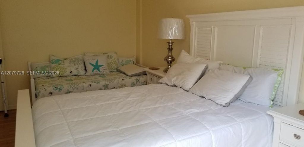1801 S Treasure Dr , Unit 302, North Bay Village, FL 33141 Photo