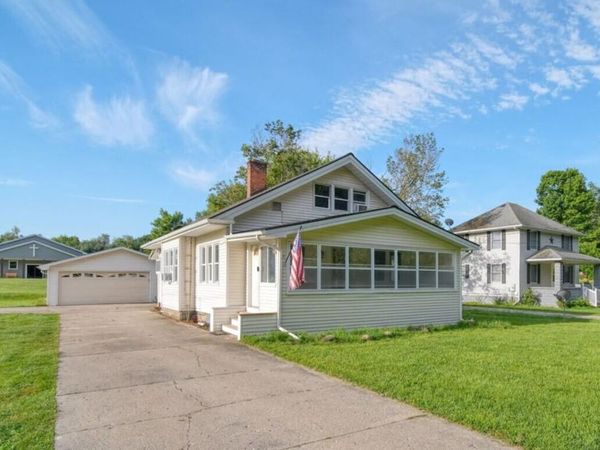 925 E Michigan Avenue, Grass Lake, MI 49240