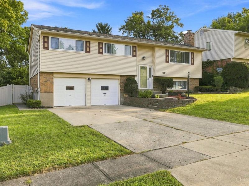 1882 Fallbrook Lane, Springfield Township, OH 45240 Photo 3