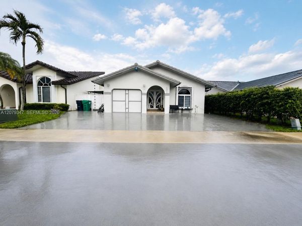 4939 SW 143rd Ave , Miami, FL 33175