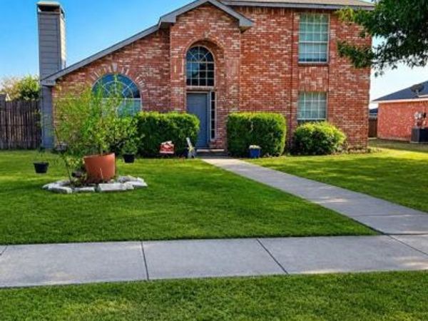 1338 Meadow Creek Drive , Lancaster, TX 75146