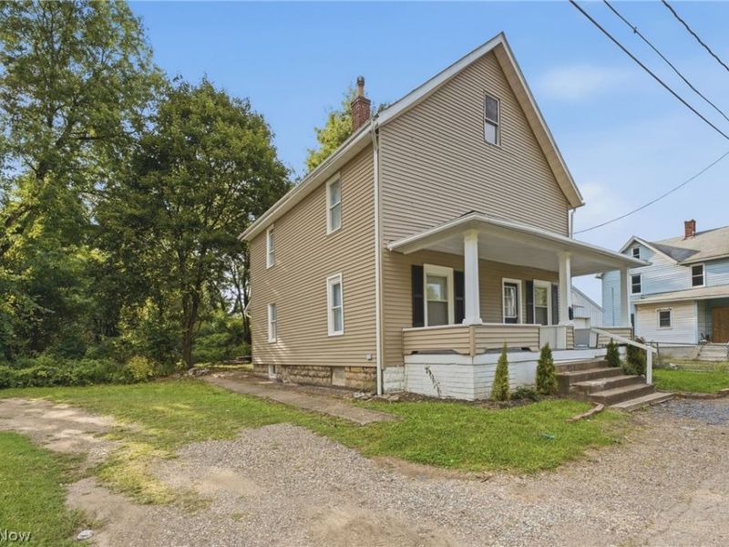 617 Carnahan Avenue NE, Canton, OH 44704 Photo 2