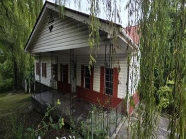  183 Highway 160 , Cumberland, KY 40823