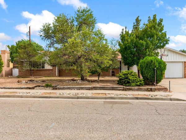 9012 Lagrima De Oro Road NE, Albuquerque, NM 87111