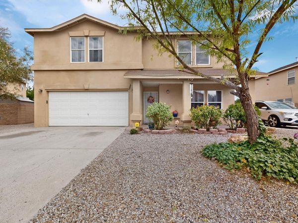 119 Colinas Avenue NE, Albuquerque, NM 87113