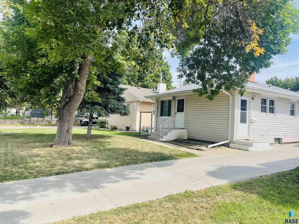 404 S Chicago Ave, Sioux Falls, SD 57103