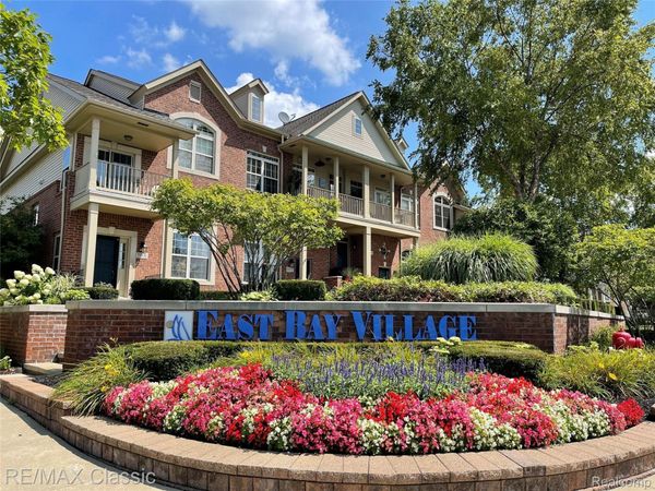 530 RED OAK Court , Walled Lake, Mi 48390