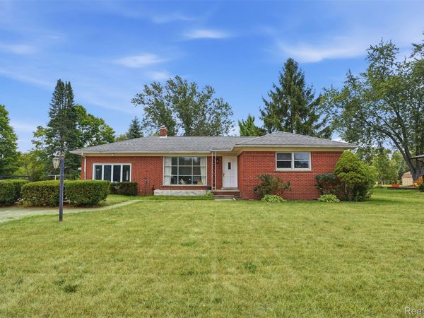 61305 Fairland Drive, Lyon Township, Mi 48178