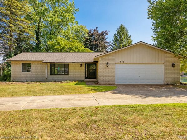 1500 3 Lakes Drive, Troy, Mi 48085