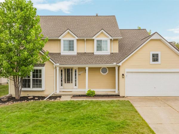 47197 Scarlet Drive S, Novi, Mi 48374