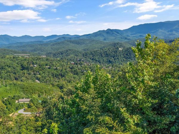 616 Kings Way , Gatlinburg, TN 37738