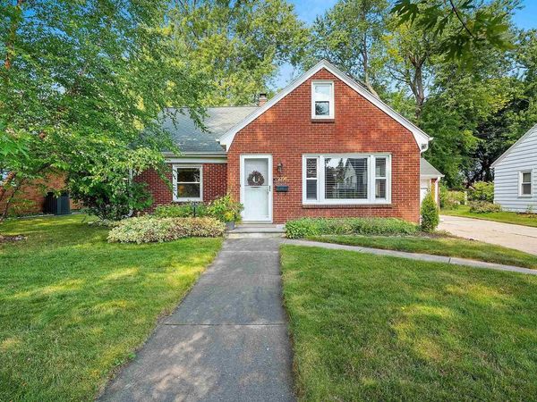 2374 JOURDAIN LANE, Green Bay, WI 54301