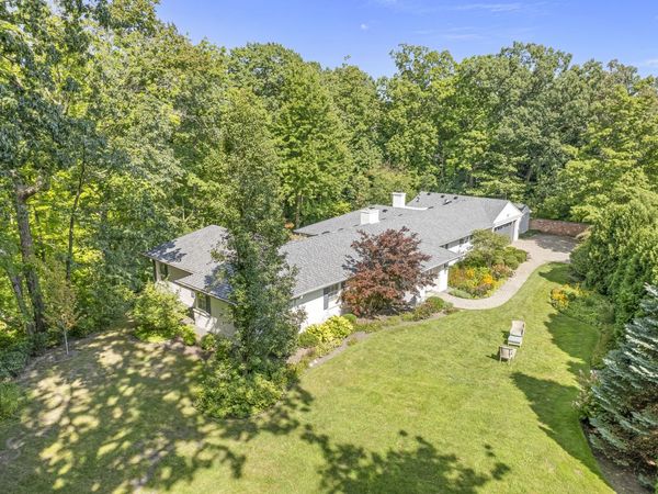 1020 E Westleigh Road, Lake Forest, IL 60045