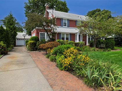 66 S Lewis Place  Rockville Centre, NY 11570