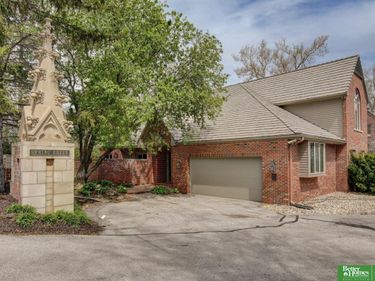 8914 Douglas Court, Omaha, NE 68114